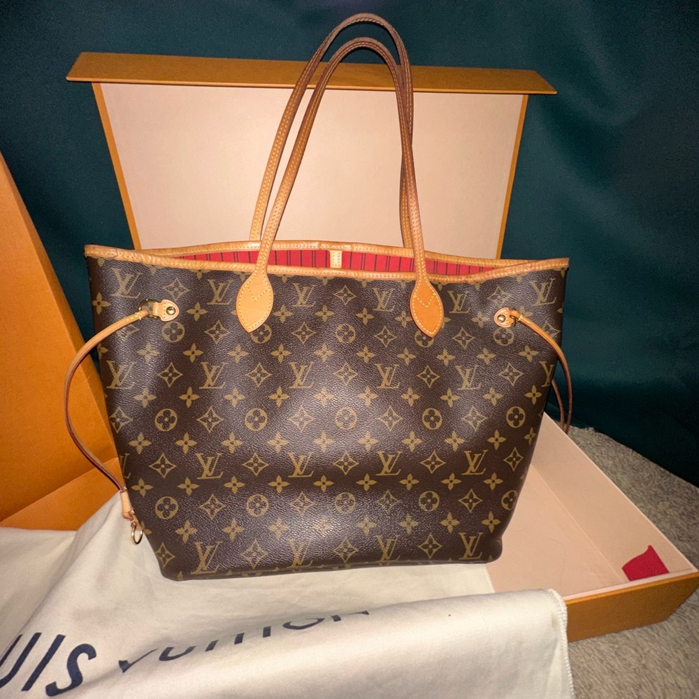 2017 Louie Vuitton Neverfull. Red lining with mini bag and original box/bag. - Picture 15 of 16